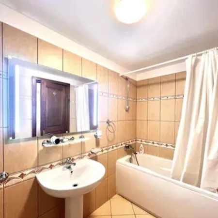 סינאיה George Apartament Central Cu Gradina Proprie מראה חיצוני תמונה